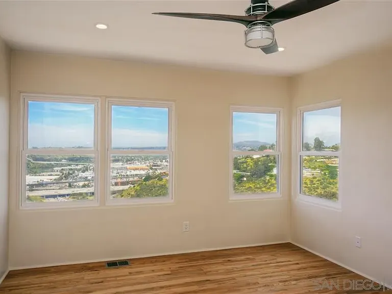 4388 Middlesex Dr — Photo 14