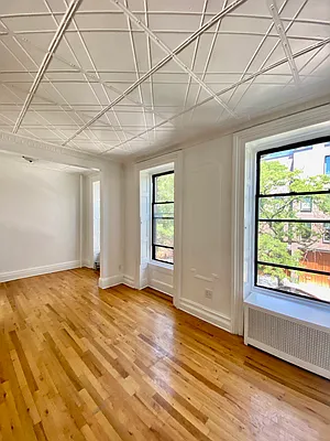 Rented by CMV Realty Inc. | media 4