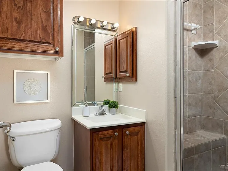 818 Hill Country Rd — Photo 12