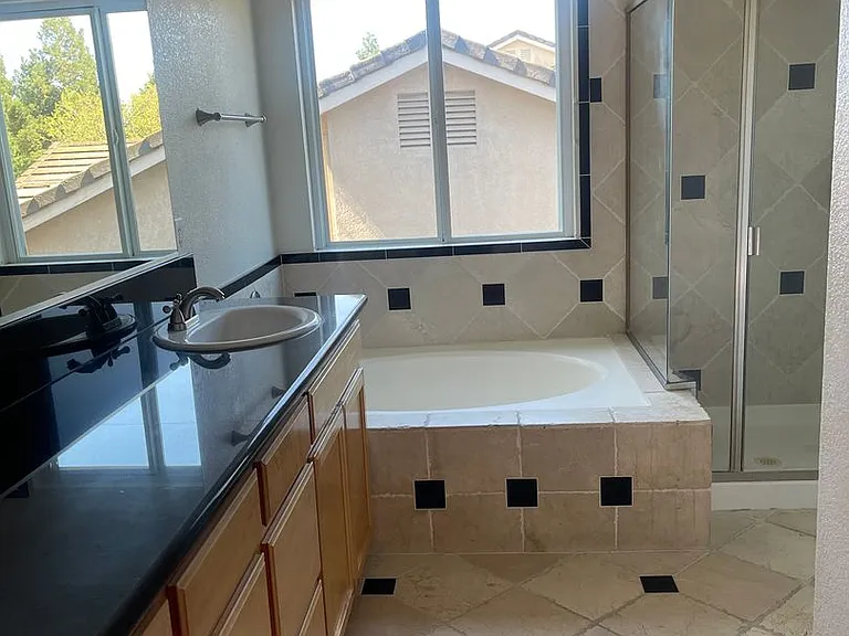 4006 Angelina Ln — Photo 12