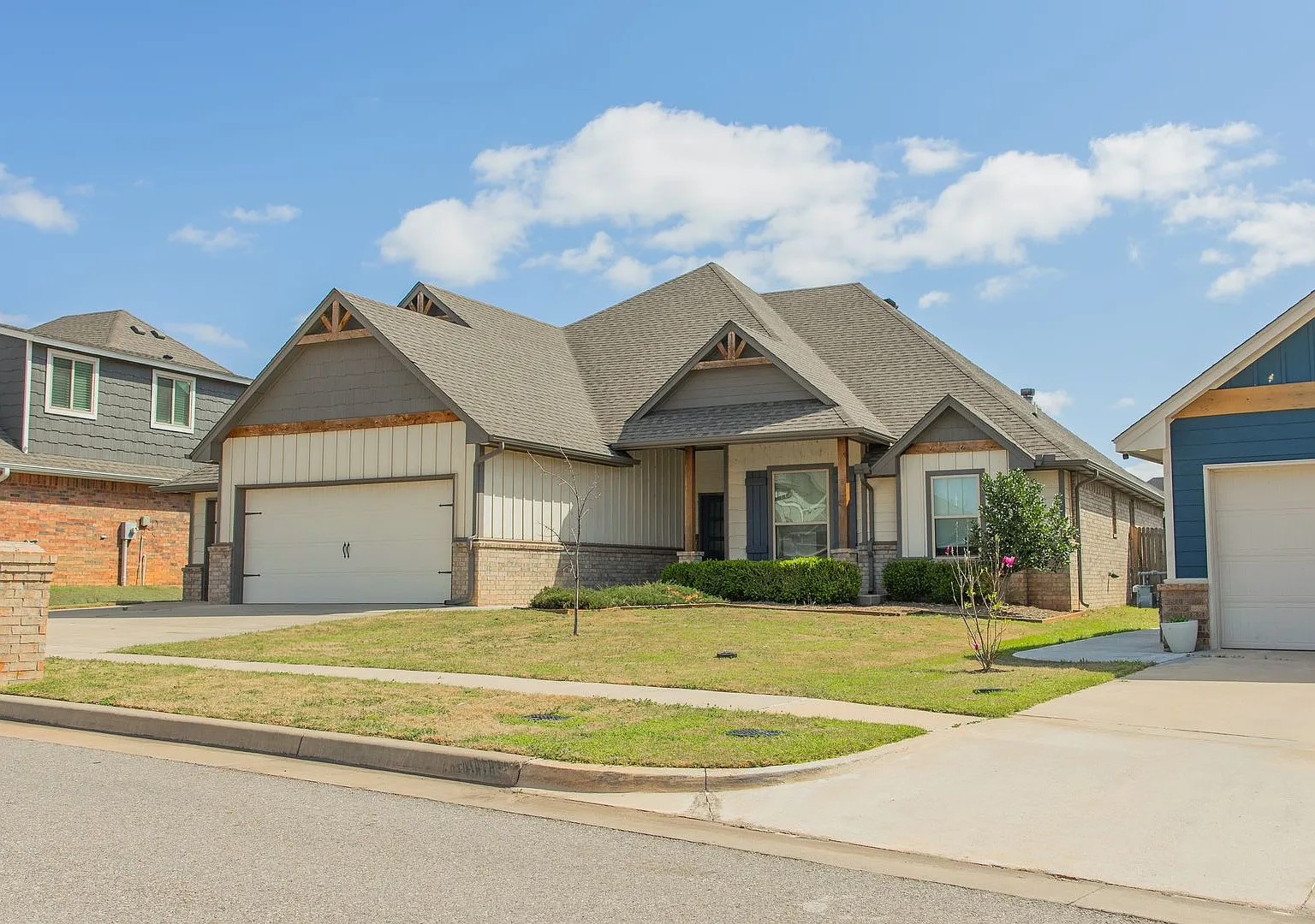 Beautiful 5 Bed Home For Lease — Photo 3