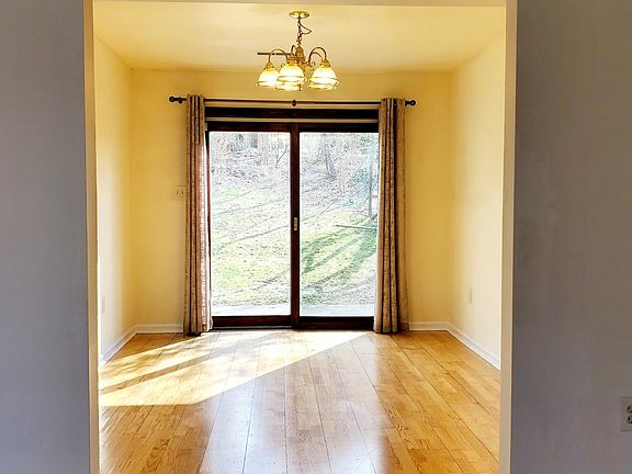 2nd image of 12 Amber Ct