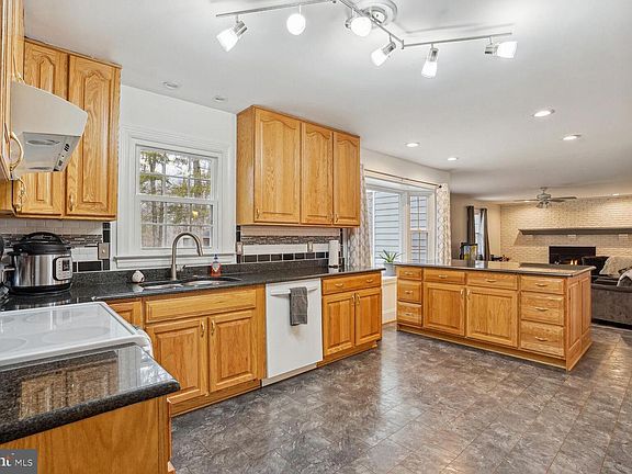 3rd image of 7438 Waters Pl