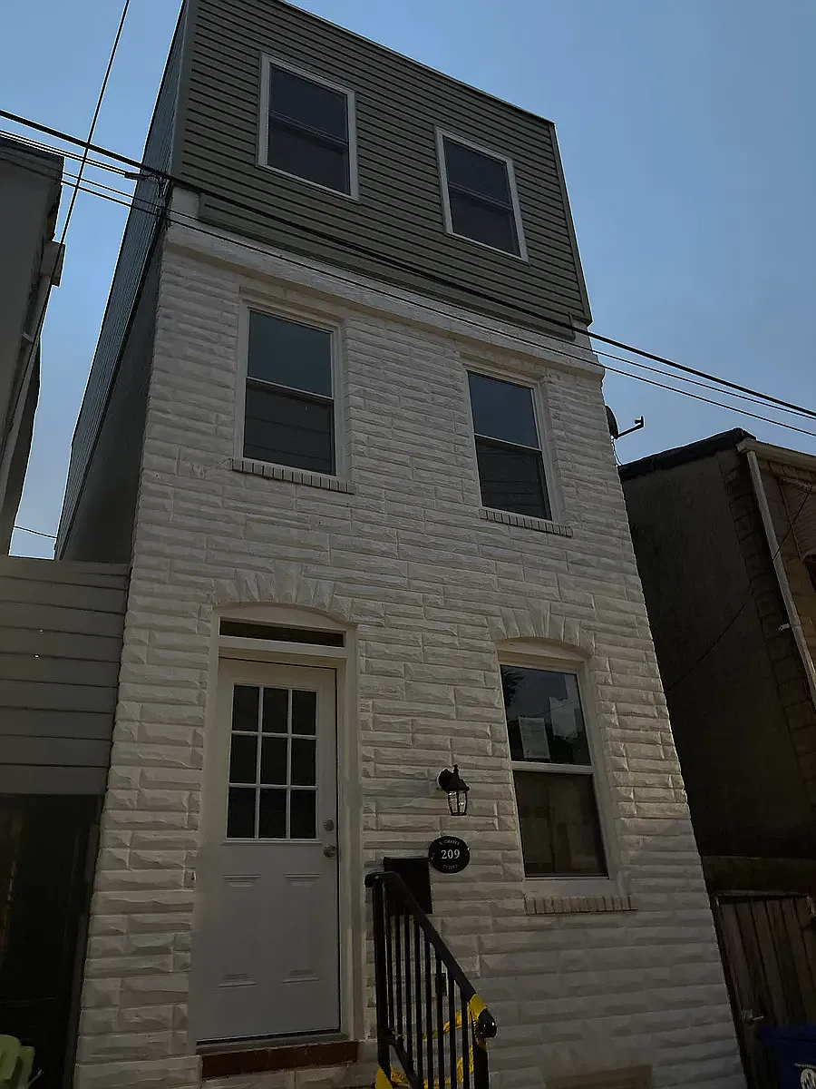 Building Photo - 209 S Chapel St