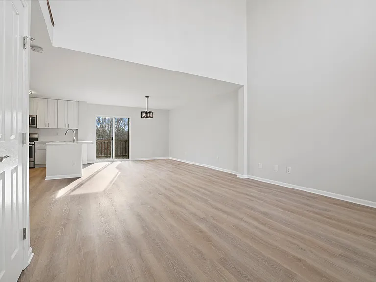 6447 Walnut Fork Dr — Photo 5