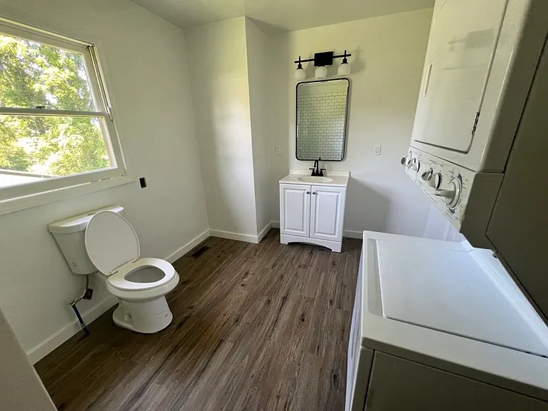 114 Raby St — Photo 6