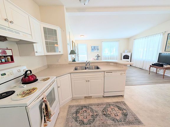 3rd image of 4510 Sunshine Coast Hwy #109