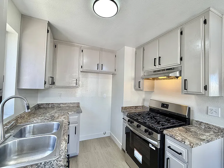 20607 S Harvard Blvd — Photo 8