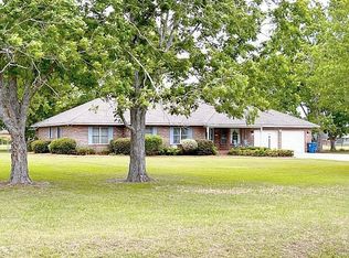 211 Foxwood Dr, Odum, GA 31555