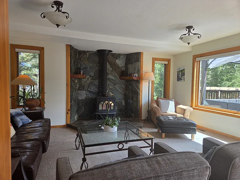 8261 Valley Dr — Photo 1