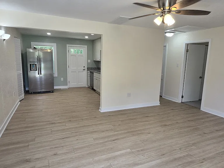 808 Hancock Ave — Photo 11