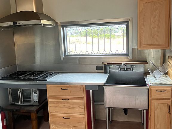 4th image of 2025 Bush Dr