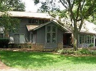 2066 W Gunn Rd, Rochester, MI 48306