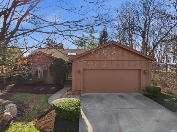9715 Woodland Rdg E, Fort Wayne, IN 46804
