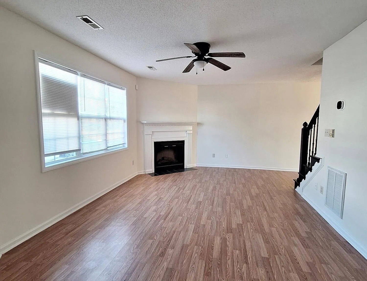 3 bed, 2.5 bath, $1,200 — Photo 3