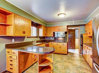 2269 Highland Pkwy, Saint Paul, MN 55116