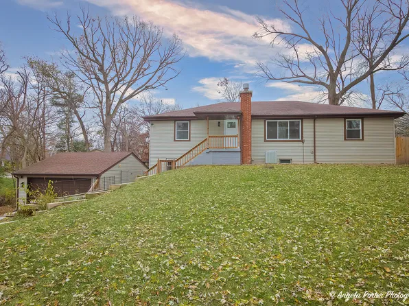 7719 Oak Dr, Wonder Lake, IL 60097