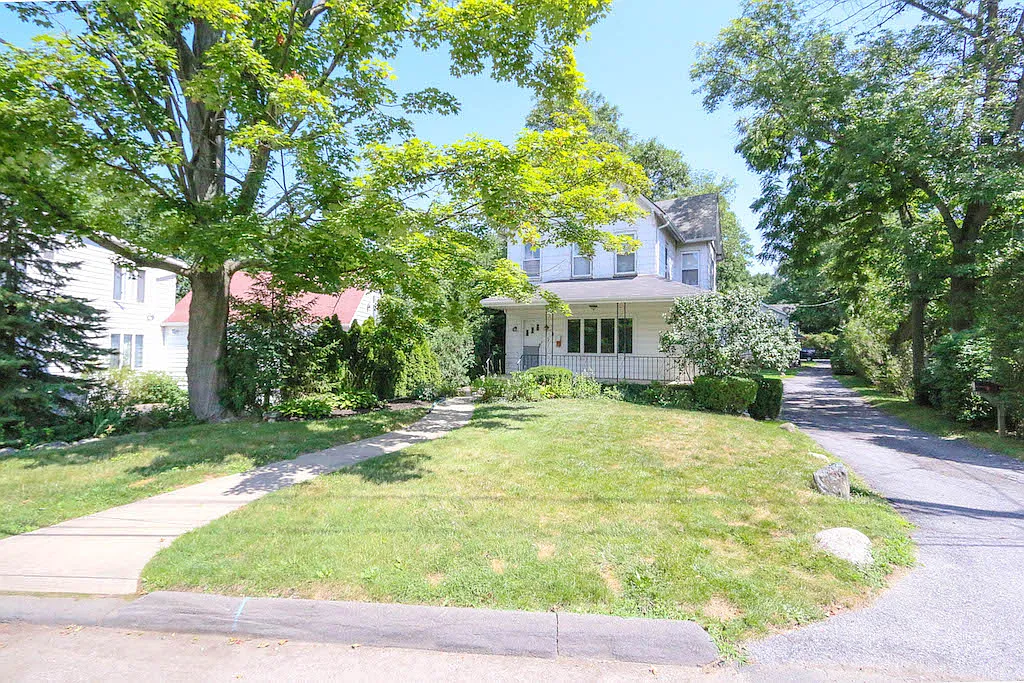 4 bed, 1900 sqft, $3,800 — Photo 2