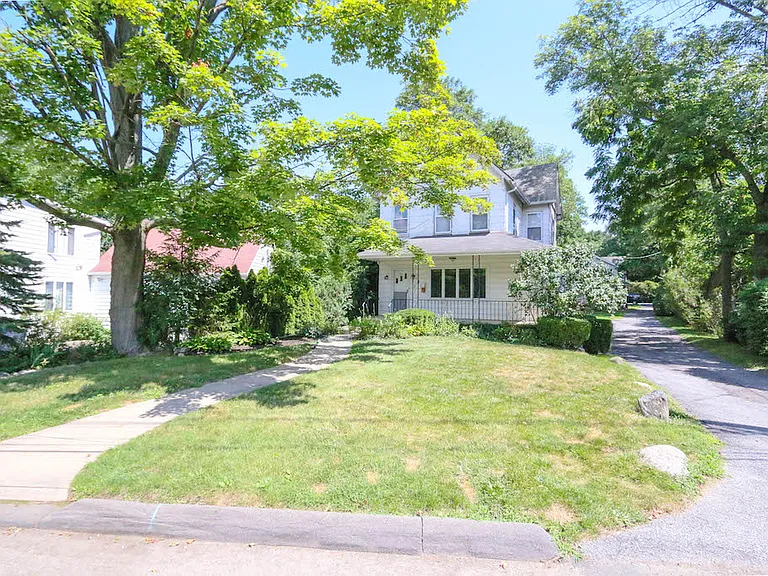38 Stewart Pl — Photo 2