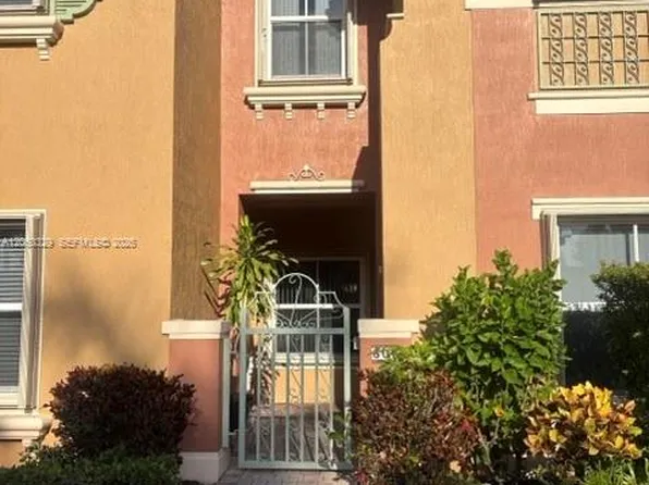 806 SW 143rd Ter, Pembroke Pines, FL 33027
