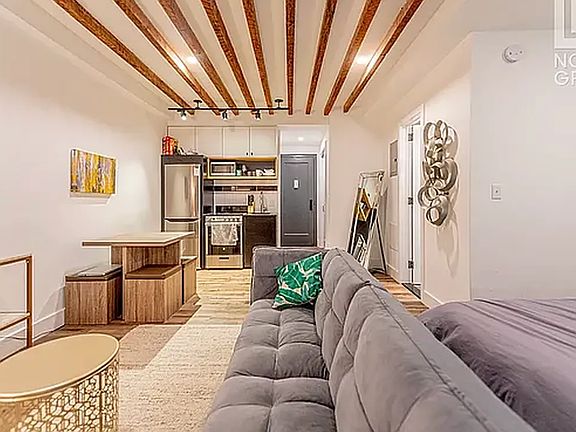 4th image of 152 W 49th St APT 2D