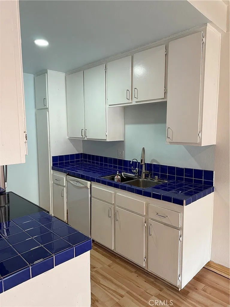 1 bed, 1.5 bath, 712 sqft, $1,999 — Photo 4