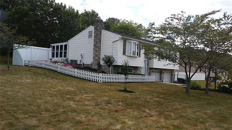 1st image of 305 Meadow Dr