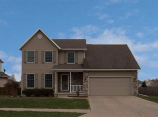 2071 Ashford Rd, Bettendorf, IA 52722