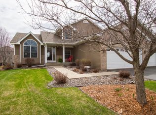 6658 Clearwater Creek Dr, Lino Lakes, MN 55038
