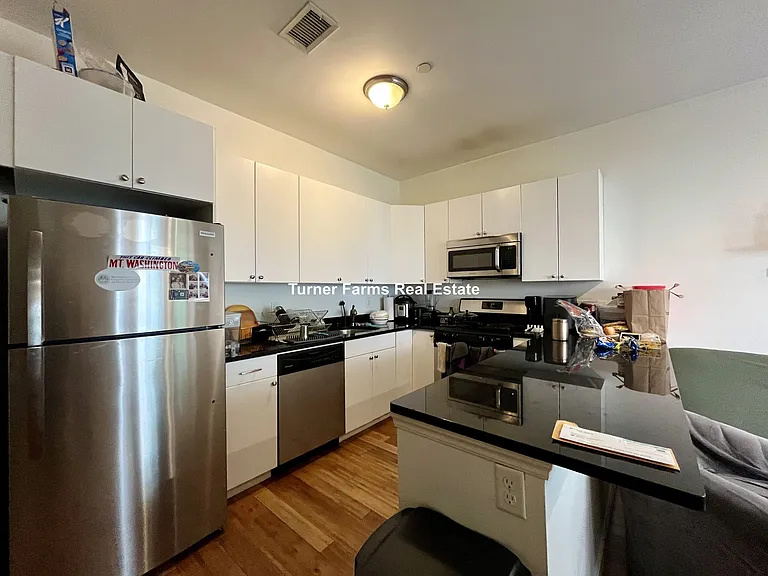 35 Forbes St — Photo 4