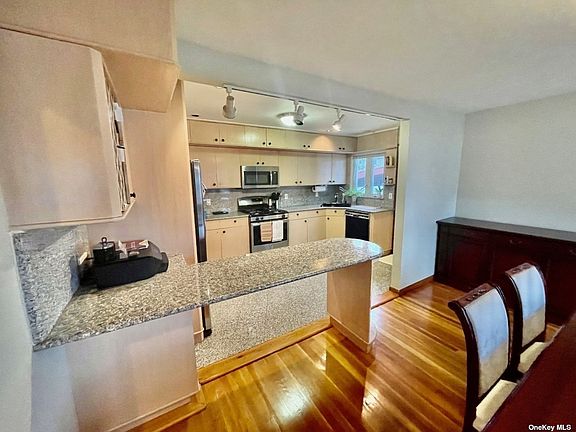 3rd image of 44 Jefferson Ave