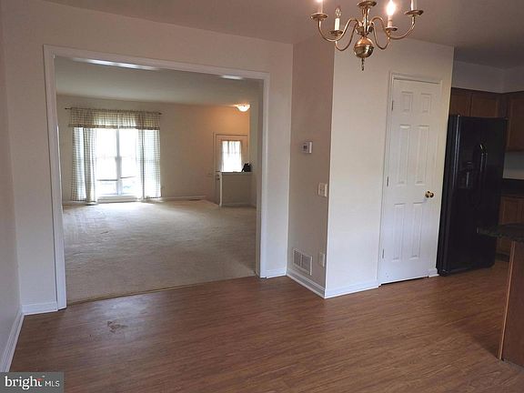 4th image of 305 Falkirk Ct