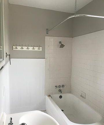 5th image of 323 Adams St