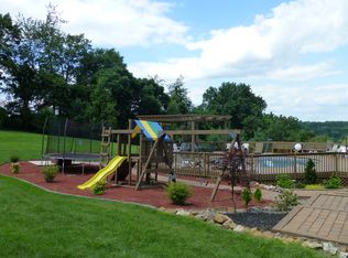 107 Fox Hill Dr, Wernersville, PA 19565