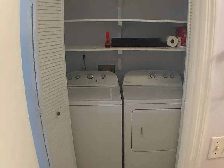 Washer/ dryer and storage