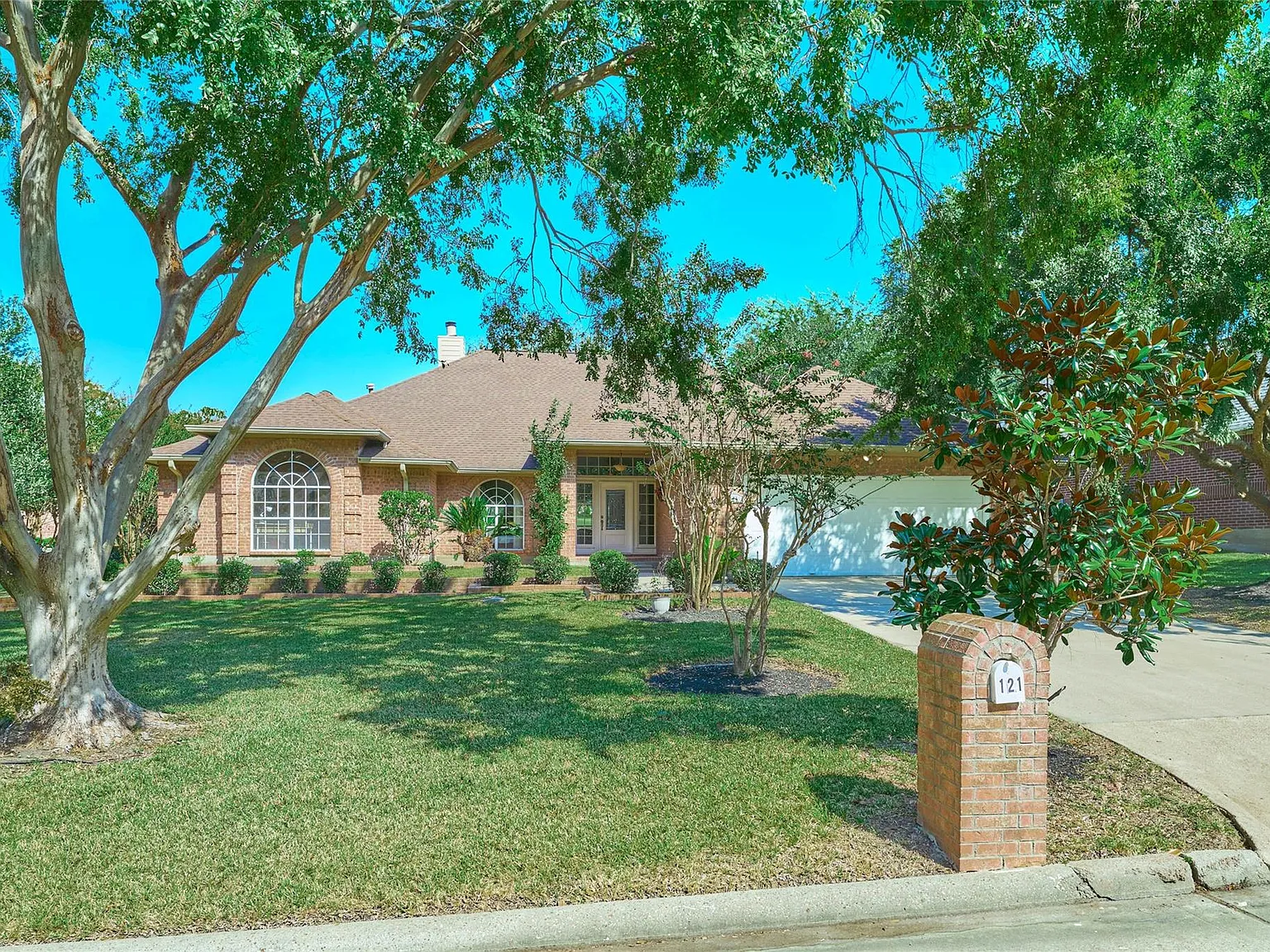 3 bed, 2.5 bath, 2876 sqft, $3,795 — Photo 2