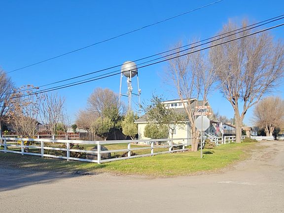 3rd image of 62420 Railroad St