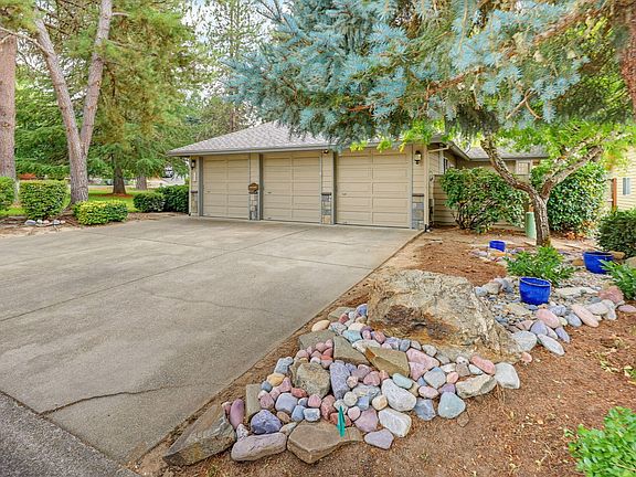 2nd image of 100 Twisted Pines Dr