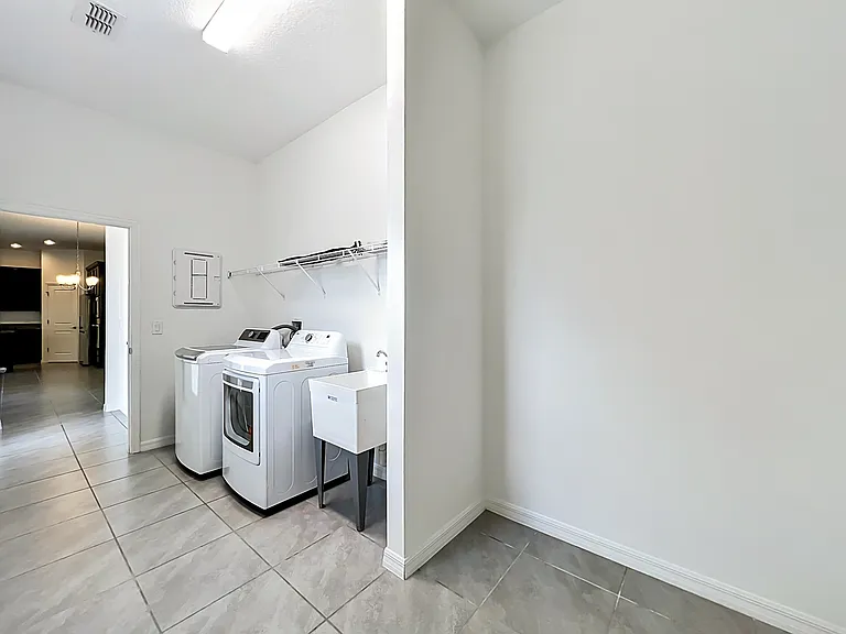 16007 Micelli Dr — Photo 50