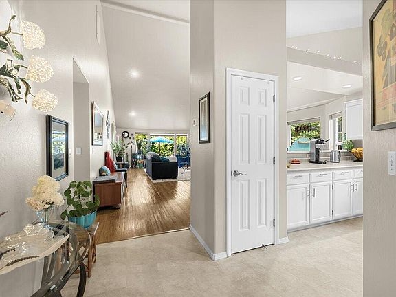 5th image of 155 Country Hill Dr
