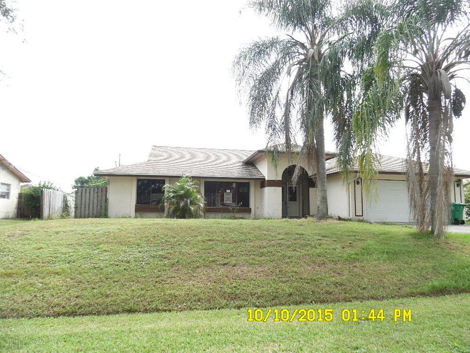 Home For Sale In Port saint lucie