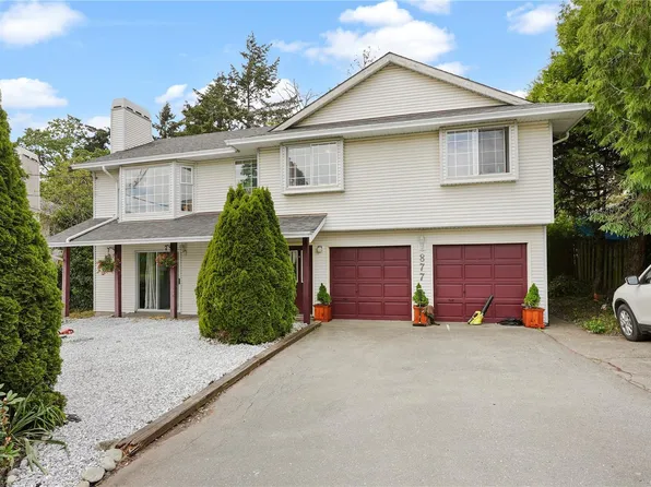 877 Admirals Rd, Esquimalt, BC V9A 2P1