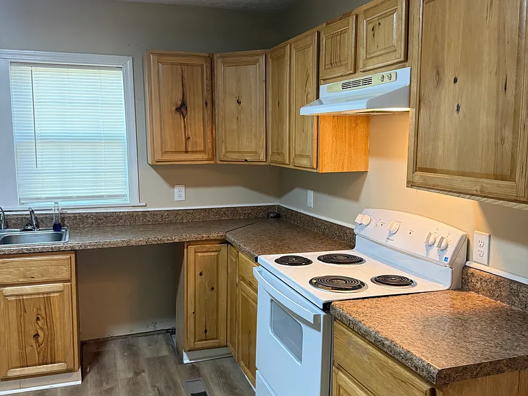 1013 Stewart St — Photo 10