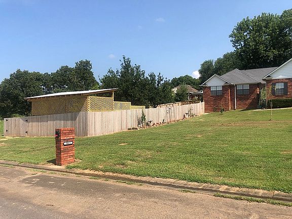 2nd image of 3011 Rosewood Ln