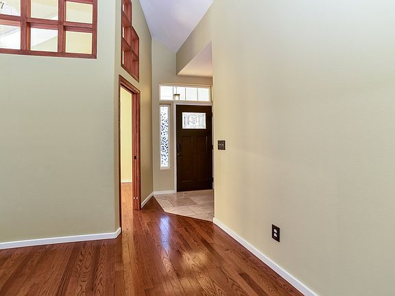5th image of 18110 SE 35th St