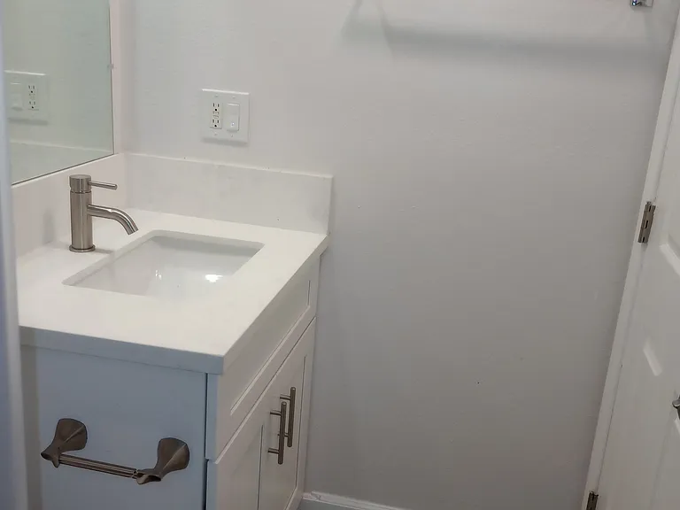 873 E Franklin Ave #3 — Photo 5