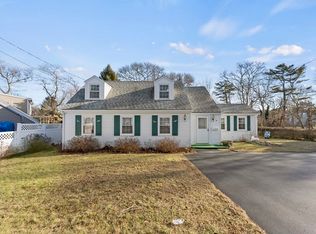 8 Blueberry Rd, Bourne, MA 02532