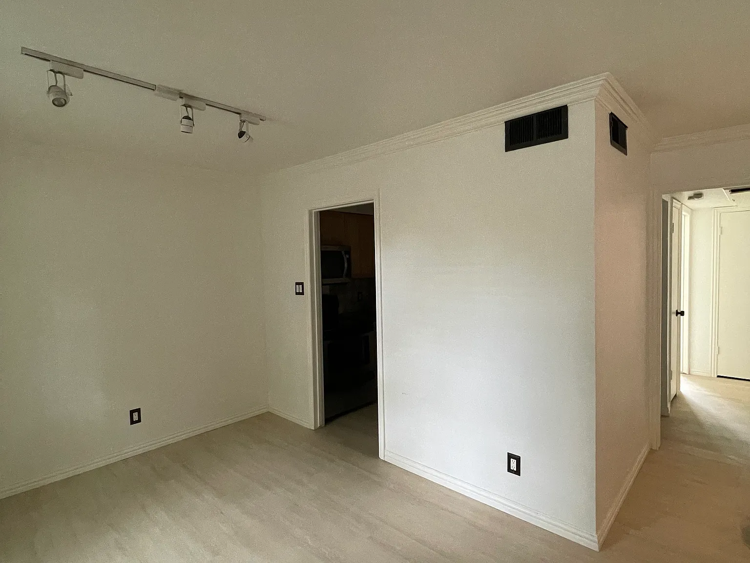 2 bed, 955 sqft, $1,850 — Photo 3