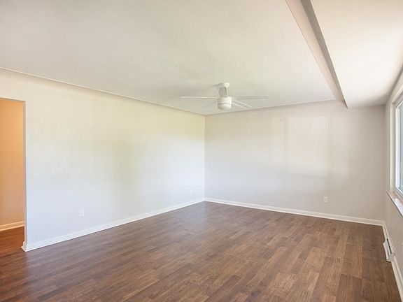 3rd image of 4666 De Chantal Dr