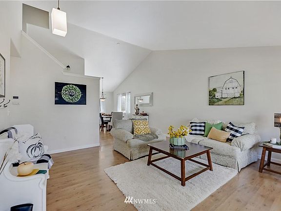 3rd image of 18403 109th Street Ct E